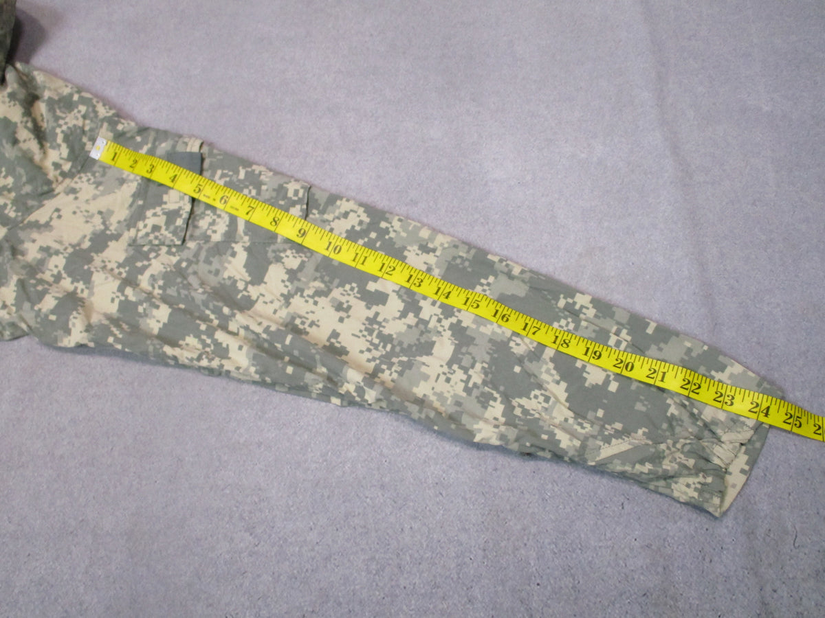 USGI ECWCS Gen III Level 4 Wind Jacket UCP ACU Medium Regular Military Excellent - Centex Military Gear