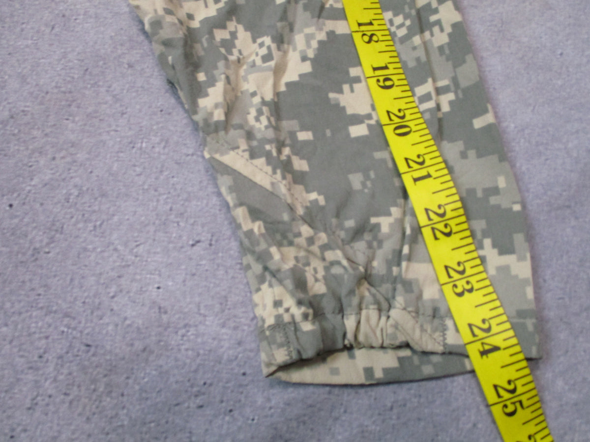 USGI ECWCS Gen III Level 4 Wind Jacket UCP ACU Medium Regular Military Excellent - Centex Military Gear