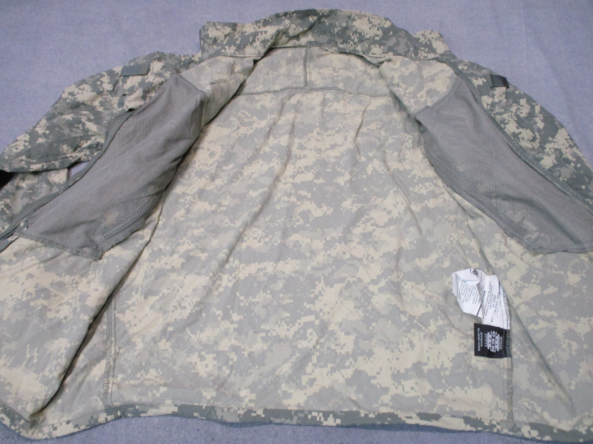 USGI ECWCS Gen III Level 4 Wind Jacket UCP ACU Medium Regular Military Excellent - Centex Military Gear