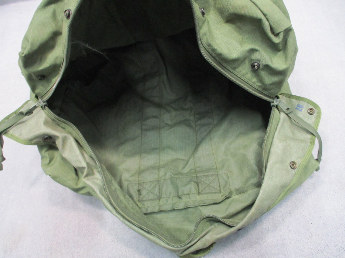 US Military Flyers Kit Bag OD Green Nylon 23x12x19 Travel Duffel Needs Cleaning