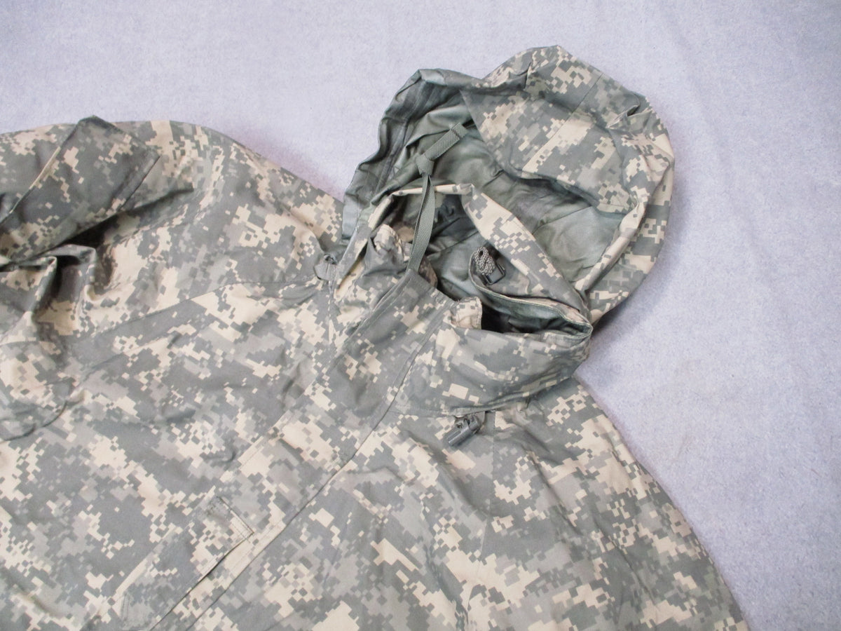 USGI US Army ECWCS Gen II Gore-Tex Parka in UCP camouflage, Medium Regular jacket view