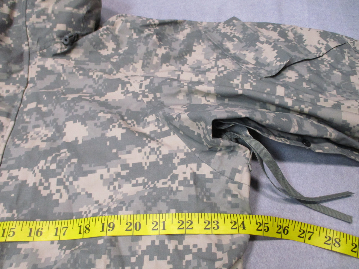 USGI US Army ECWCS Gen II Gore-Tex Parka in UCP camouflage, Medium Regular fit with hood and front zipper