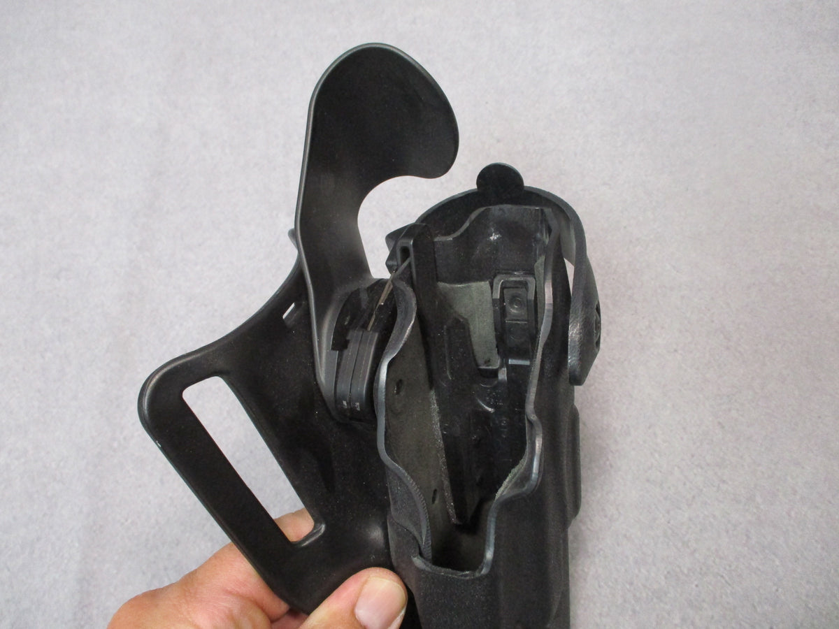 Safariland 6360-83 Glock 17/22 Level 3 duty holster in black with belt mount, designed for right-handed use.