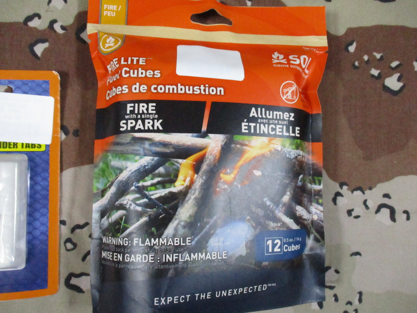 Survival Gear fire starting kit set fuel cubes cotton tinder magnesium striker