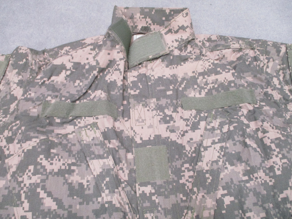 USGI FR ACU Coat UCP Medium Long Flame Resistant NWT NSN 8415-01-548-3176
