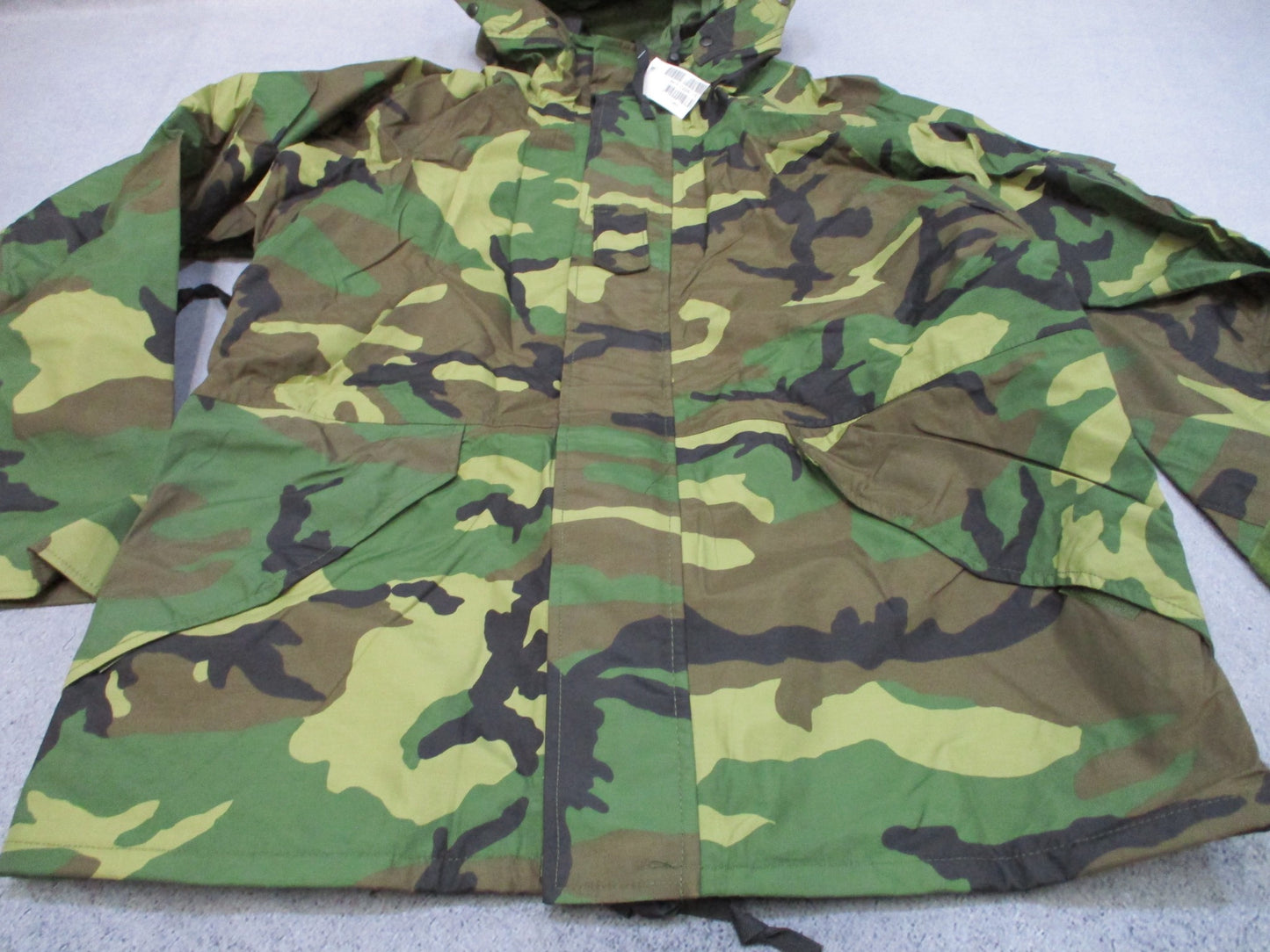 ARMY ISSUE WOODLAND BDU GORE-TEX JACKET WET/COLD WEATHER PARKA LARGE/REGULAR