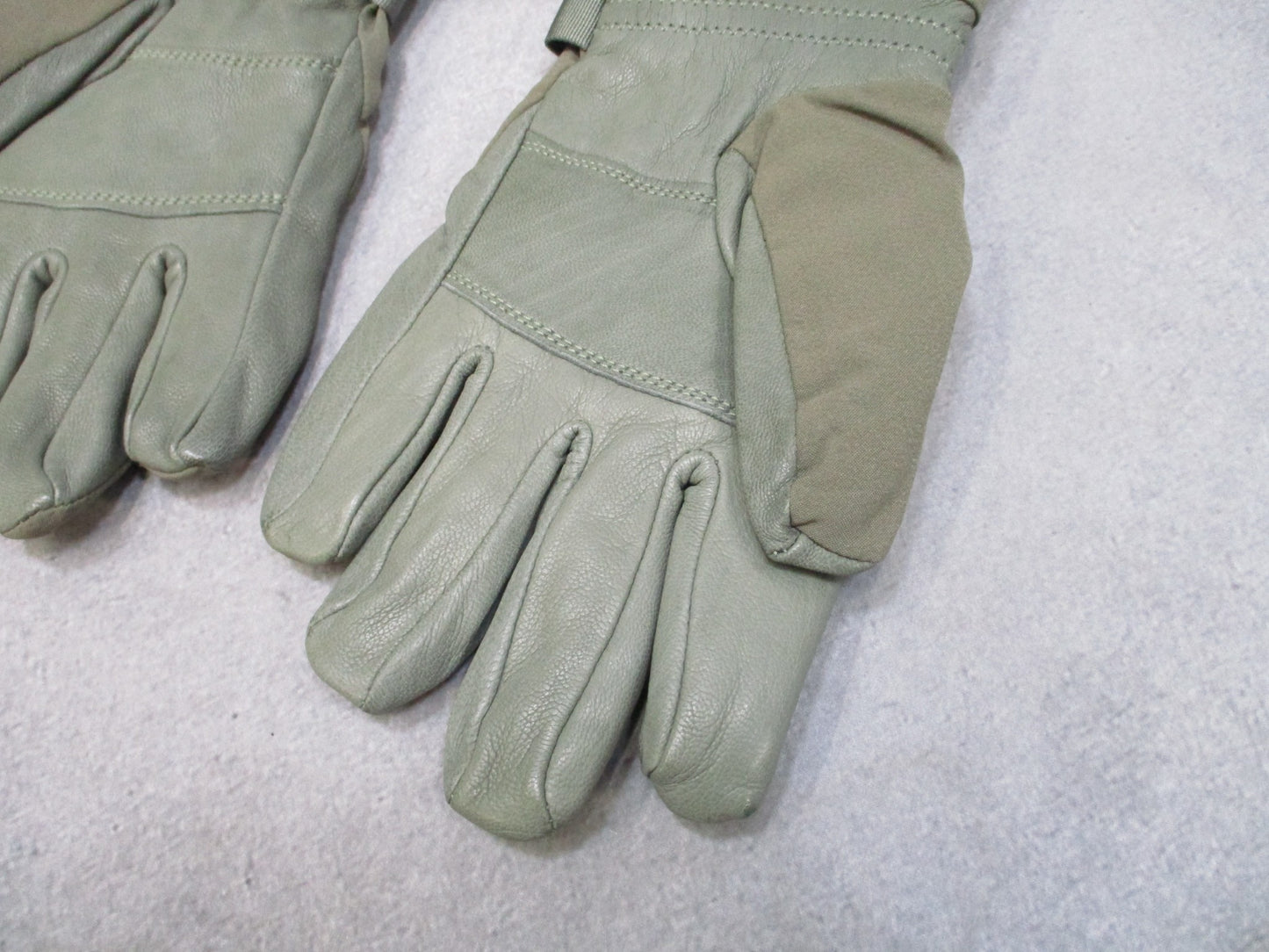 ARMY GLOVES FOLIAGE GREEN COLD/WET INTERMEDIATE GLOVE LARGE 8415-01-539-8179