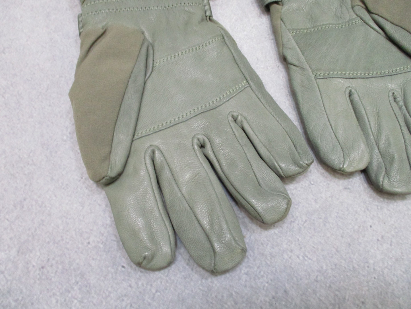 ARMY GLOVES FOLIAGE GREEN COLD/WET INTERMEDIATE GLOVE LARGE 8415-01-539-8179