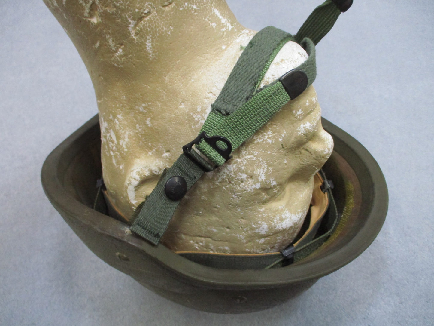 USGI PASGT Made with Kevlar Ballistic Helmet Medium OD Green Military Surplus
