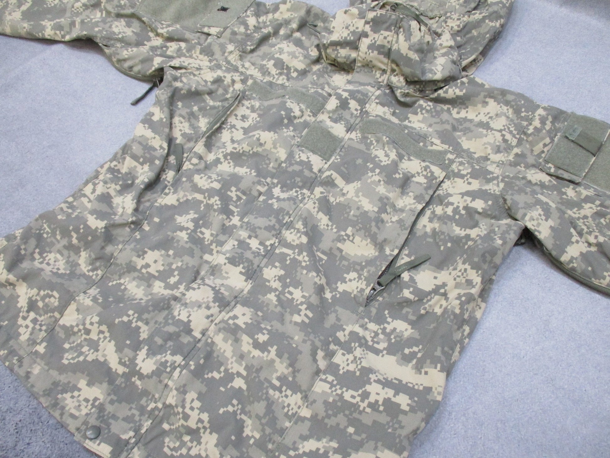 ARMY ISSUE TOP ACU DIGITAL SOFT SHELL JACKET GEN 3 PARKA SMALL/LONG LEVEL 5 - Centex Military Gear