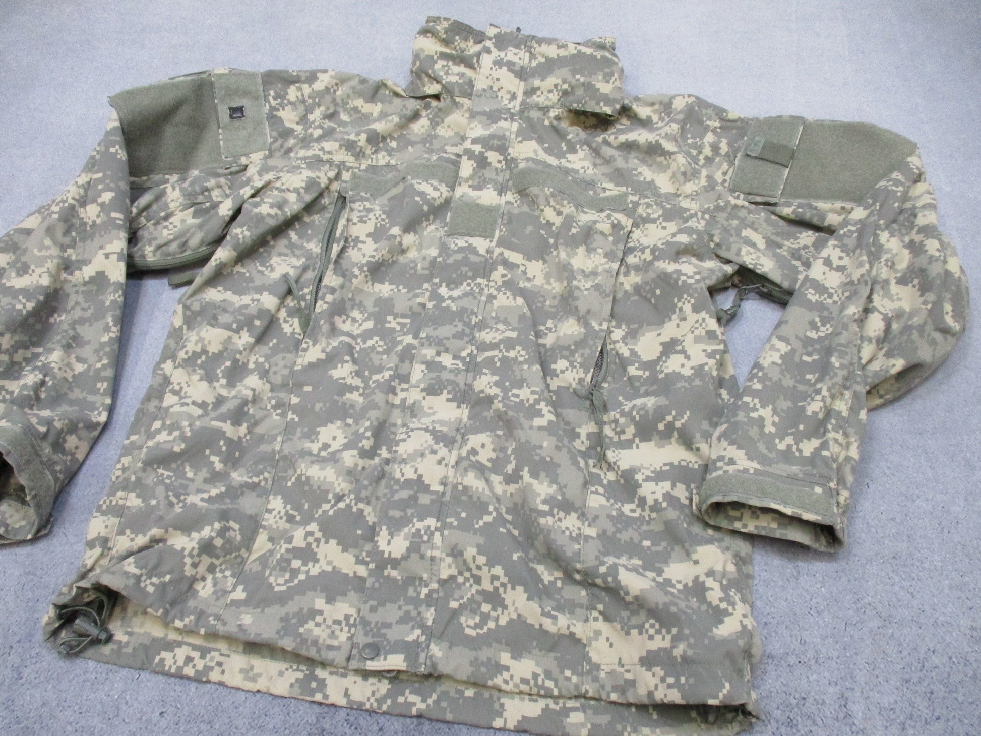 ARMY ISSUE TOP ACU DIGITAL SOFT SHELL JACKET GEN 3 PARKA SMALL/LONG LEVEL 5 - Centex Military Gear