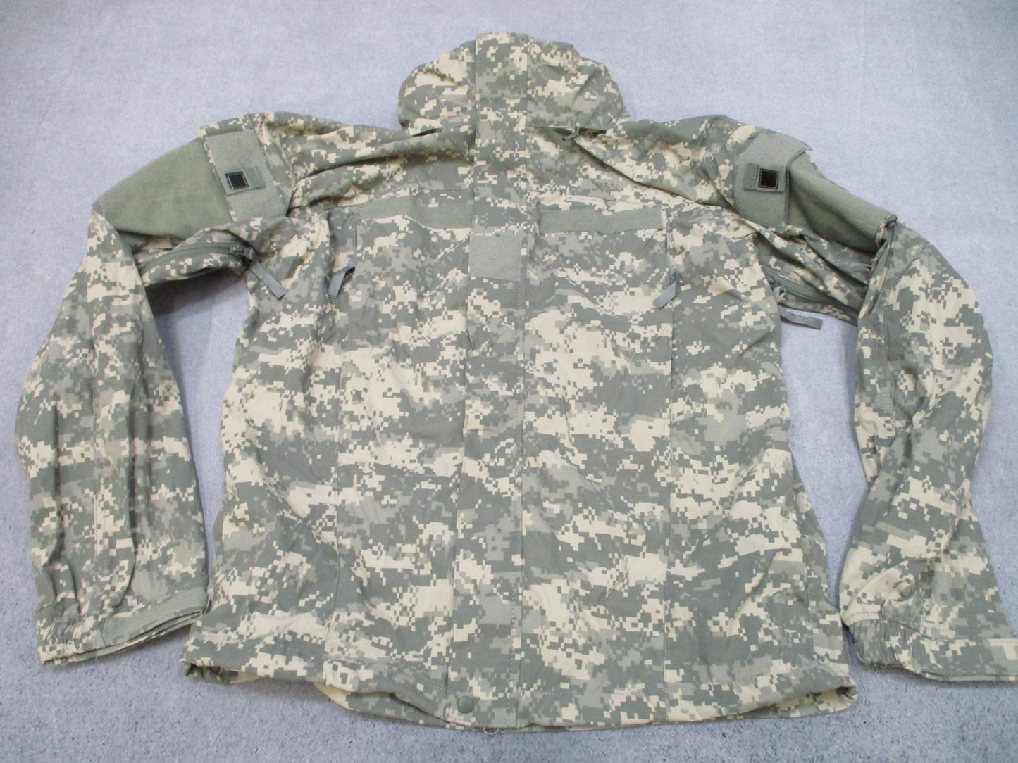 USGI ARMY JACKET SOFT SHELL COLD WEATHER LAYER 5 GEN III SMALL/REGULAR DIGITAL