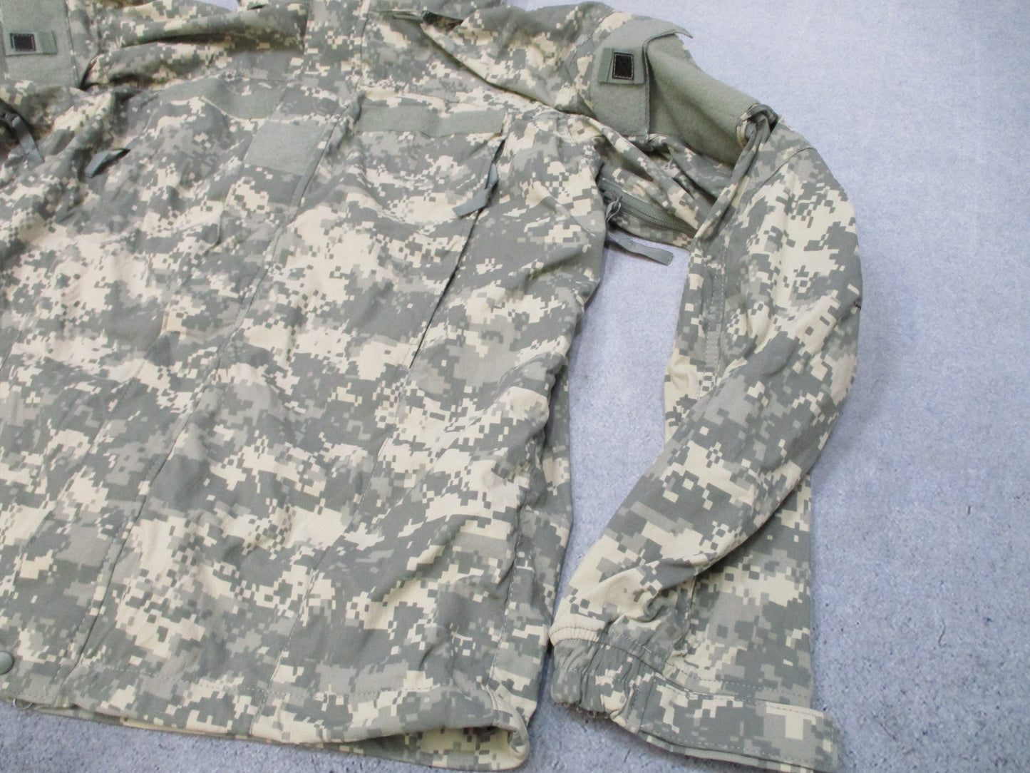 USGI ARMY JACKET SOFT SHELL COLD WEATHER LAYER 5 GEN III SMALL/REGULAR DIGITAL