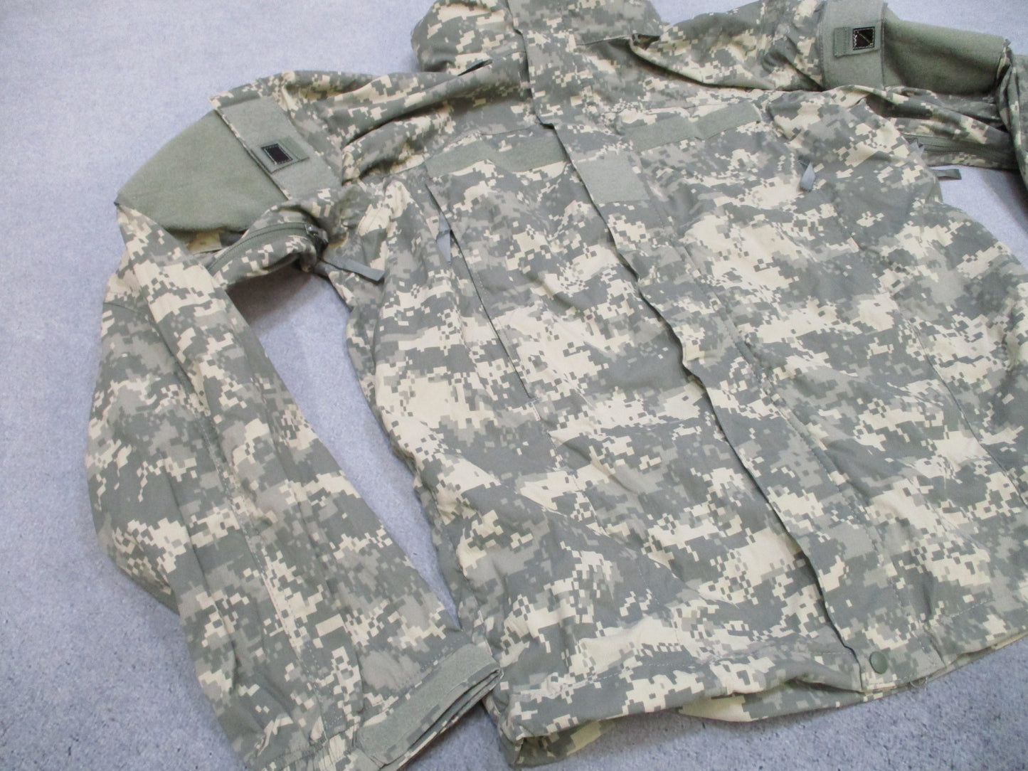 USGI ARMY JACKET SOFT SHELL COLD WEATHER LAYER 5 GEN III SMALL/REGULAR DIGITAL