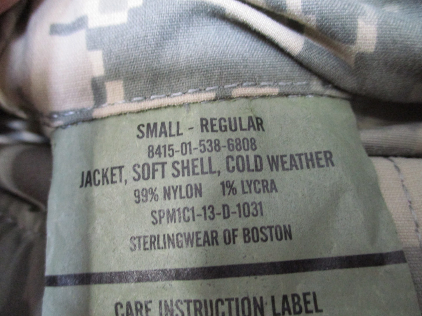 USGI ARMY JACKET SOFT SHELL COLD WEATHER LAYER 5 GEN III SMALL/REGULAR DIGITAL