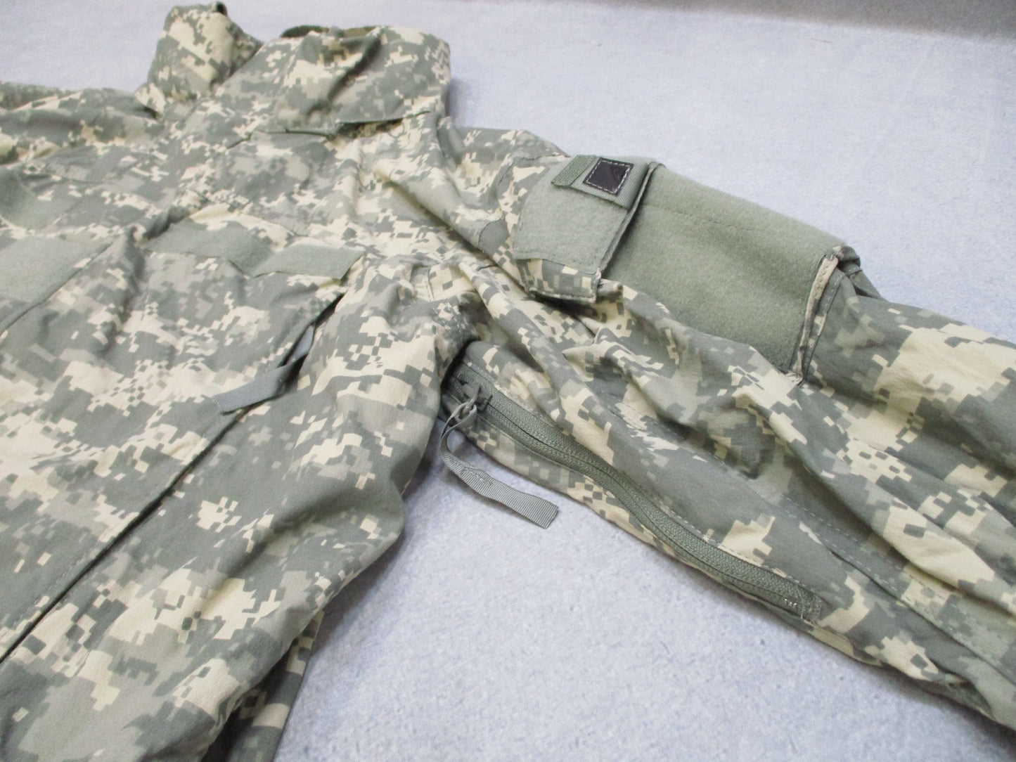 USGI ARMY JACKET SOFT SHELL COLD WEATHER LAYER 5 GEN III SMALL/REGULAR DIGITAL