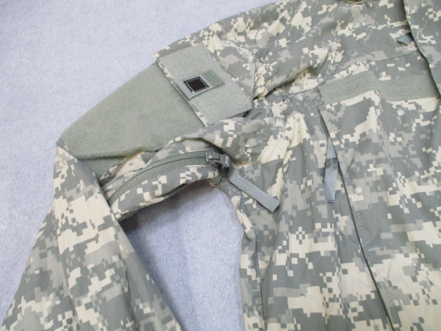 USGI ARMY JACKET SOFT SHELL COLD WEATHER LAYER 5 GEN III SMALL/REGULAR DIGITAL