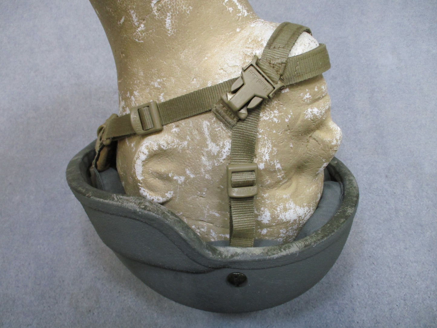 * US Army ACH Helmet Made With Kevlar Medium BAE Systems 8470-01-523-0070 * BAE