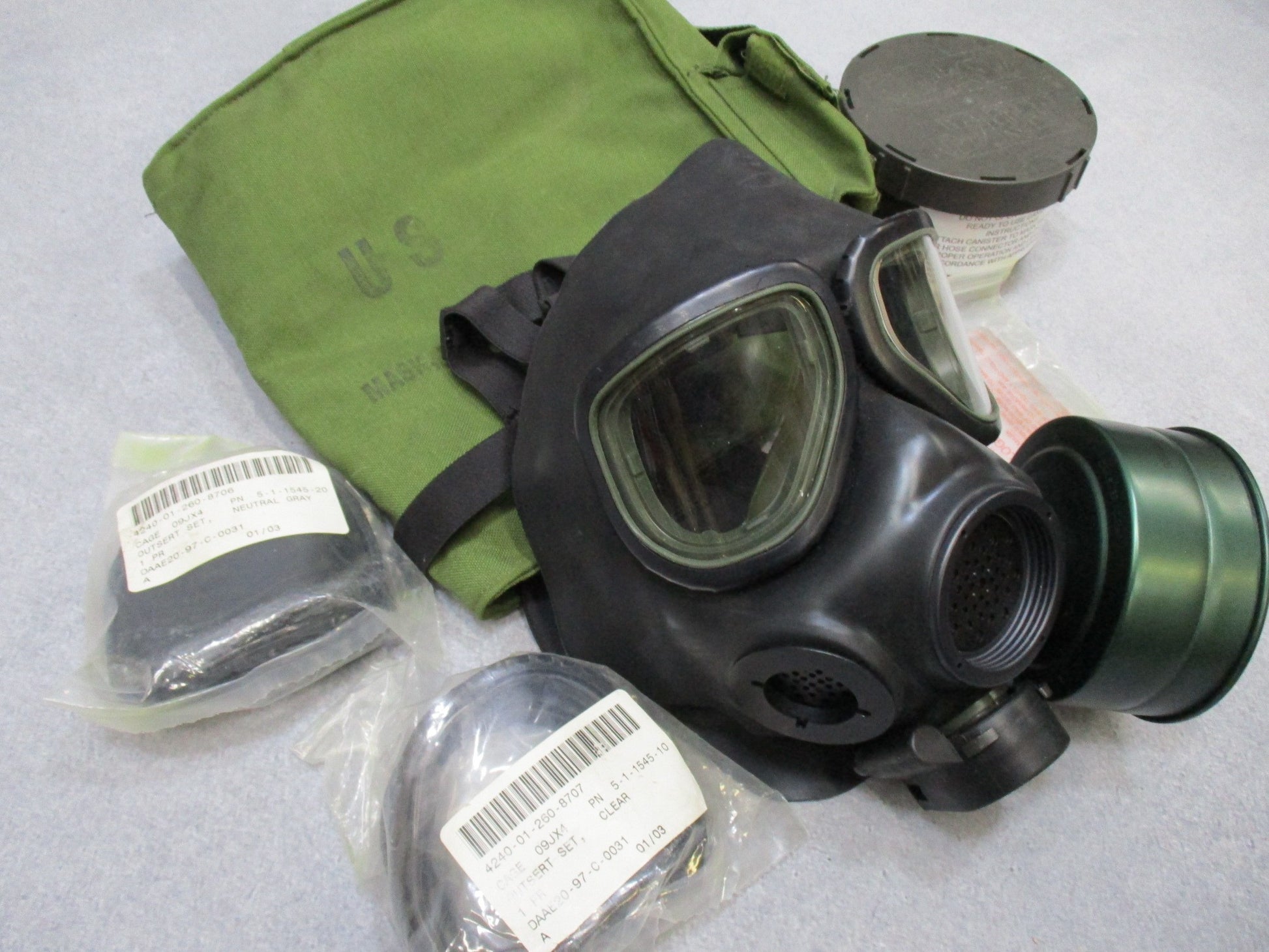 Centex Military Gear M40 gas mask with clear and dark lenses, medium size, includes carrying bag and 40mm C2A1 filter