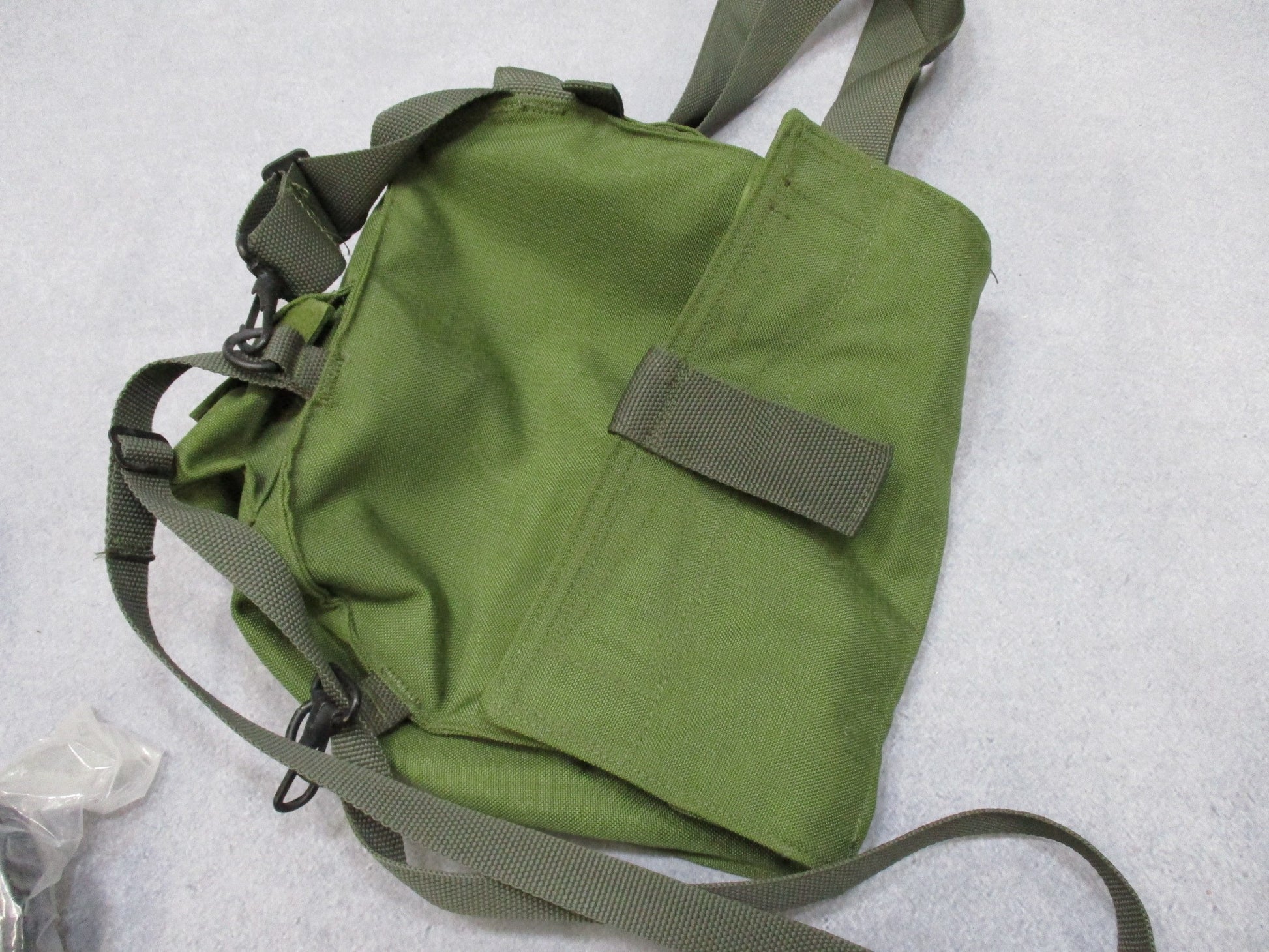 Centex Military Gear M40 gas mask with clear and dark lenses, medium size, includes bag and 40mm C2A1 filter.