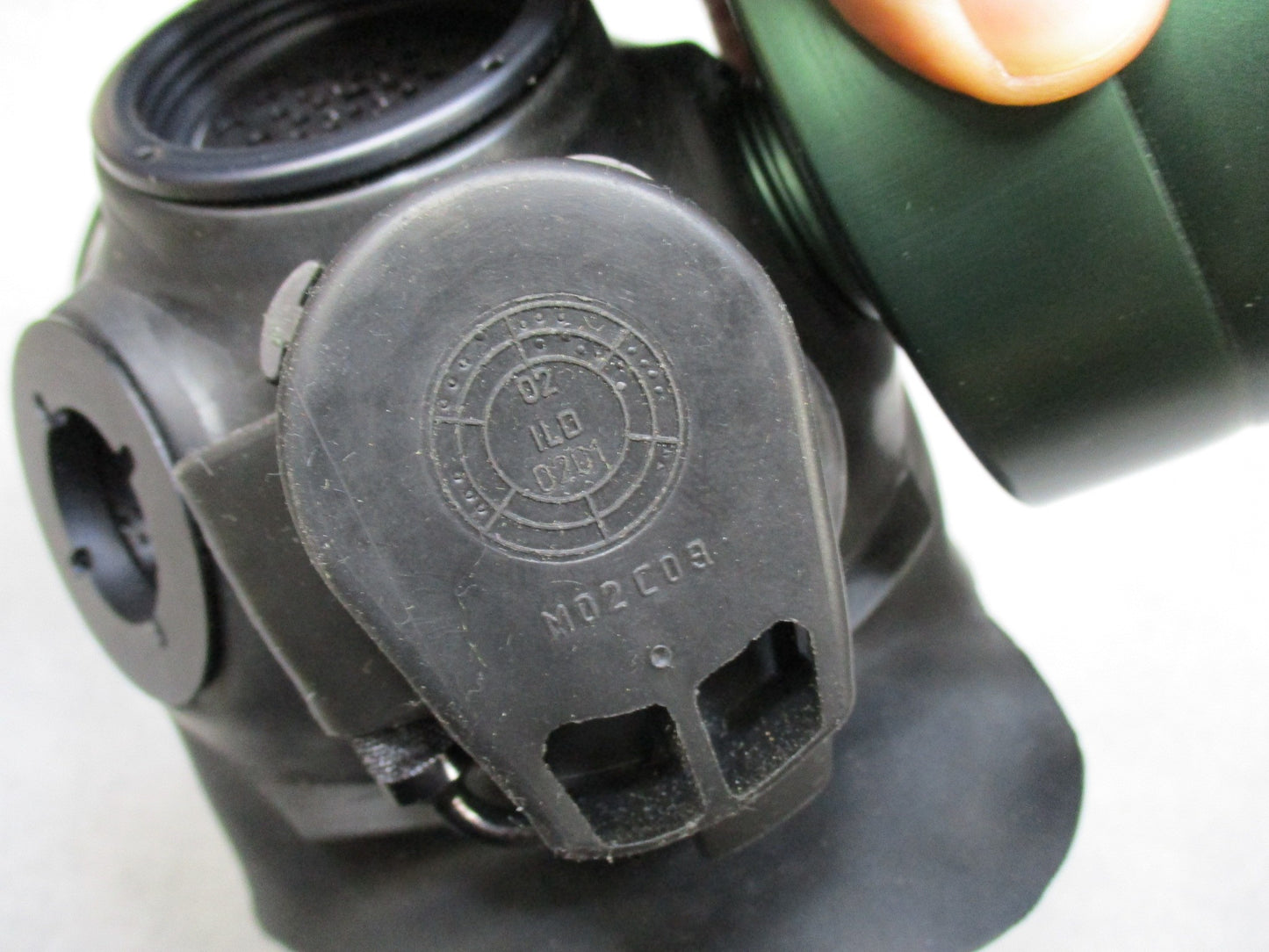 Centex Military Gear M40 gas mask with clear and dark lenses, medium size, includes bag and 40mm C2A1 filter.