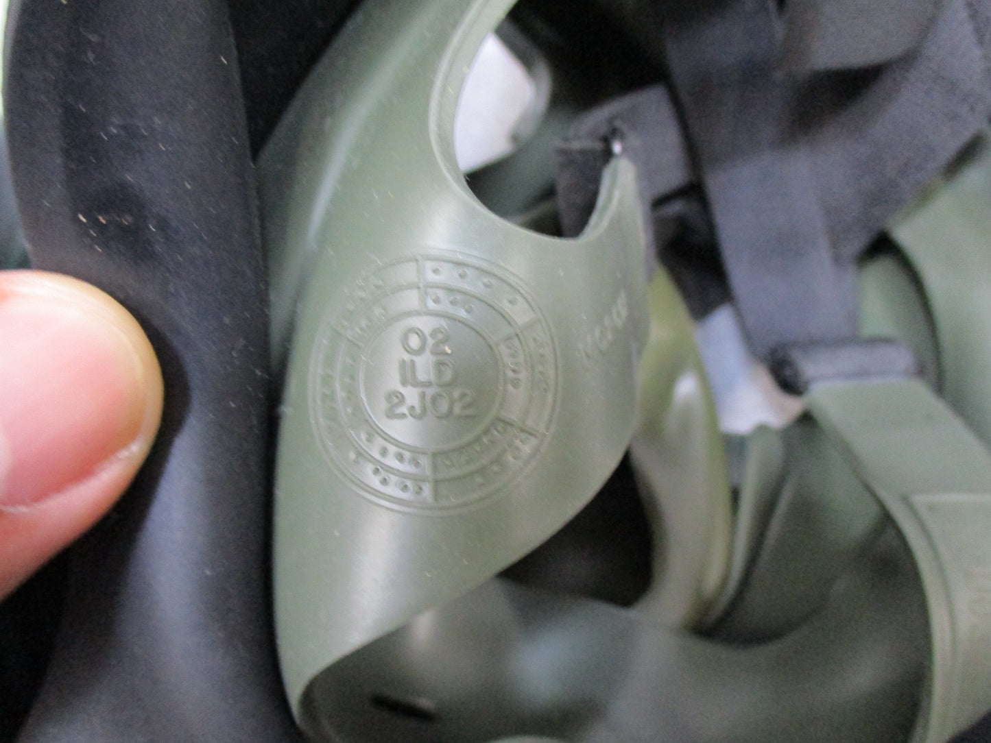 Mid-sized Centex Military Gear M40 gas mask with clear and dark lenses, includes bag and C2A1 40mm filter for military use.