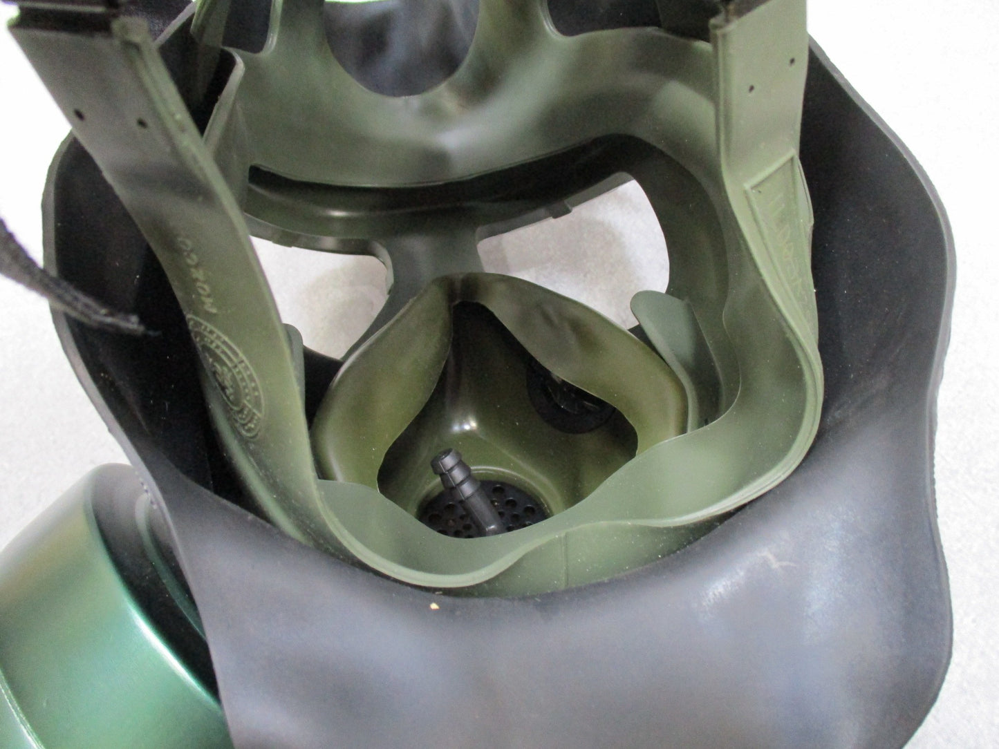 Centex Military Gear M40 gas mask medium with dark and clear lenses, includes bag and 40mm C2A1 filter, military protective gear