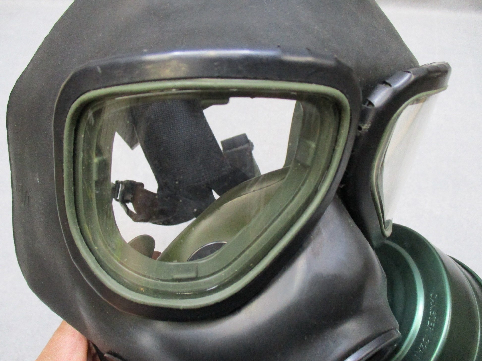 Centex Military Gear M40 gas mask with clear and dark lenses, medium size, includes bag and 40mm C2A1 filter.