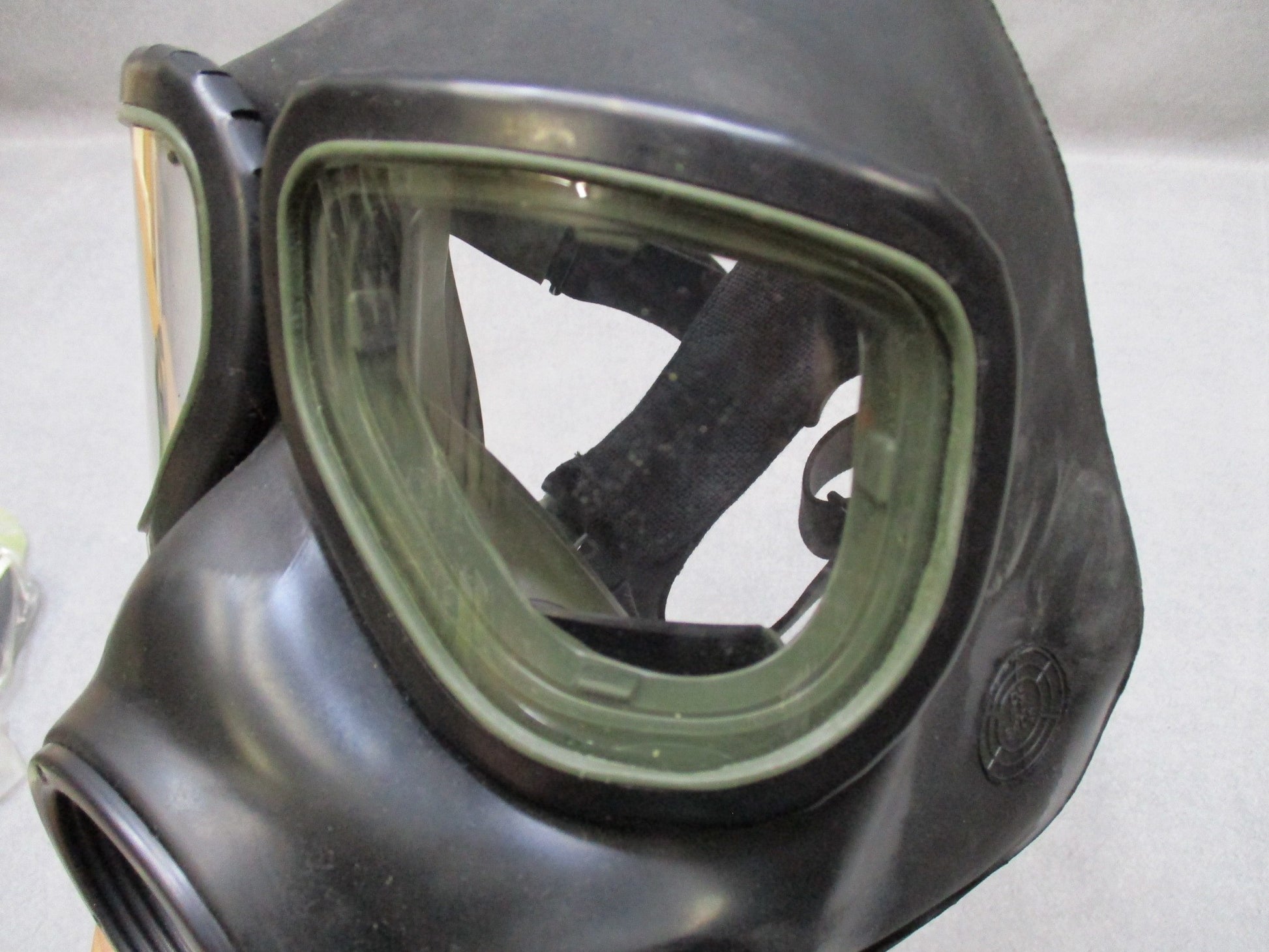 Centex Military Gear M40 gas mask with clear and dark lenses, medium size, includes carrying bag and 40mm C2A1 filter.