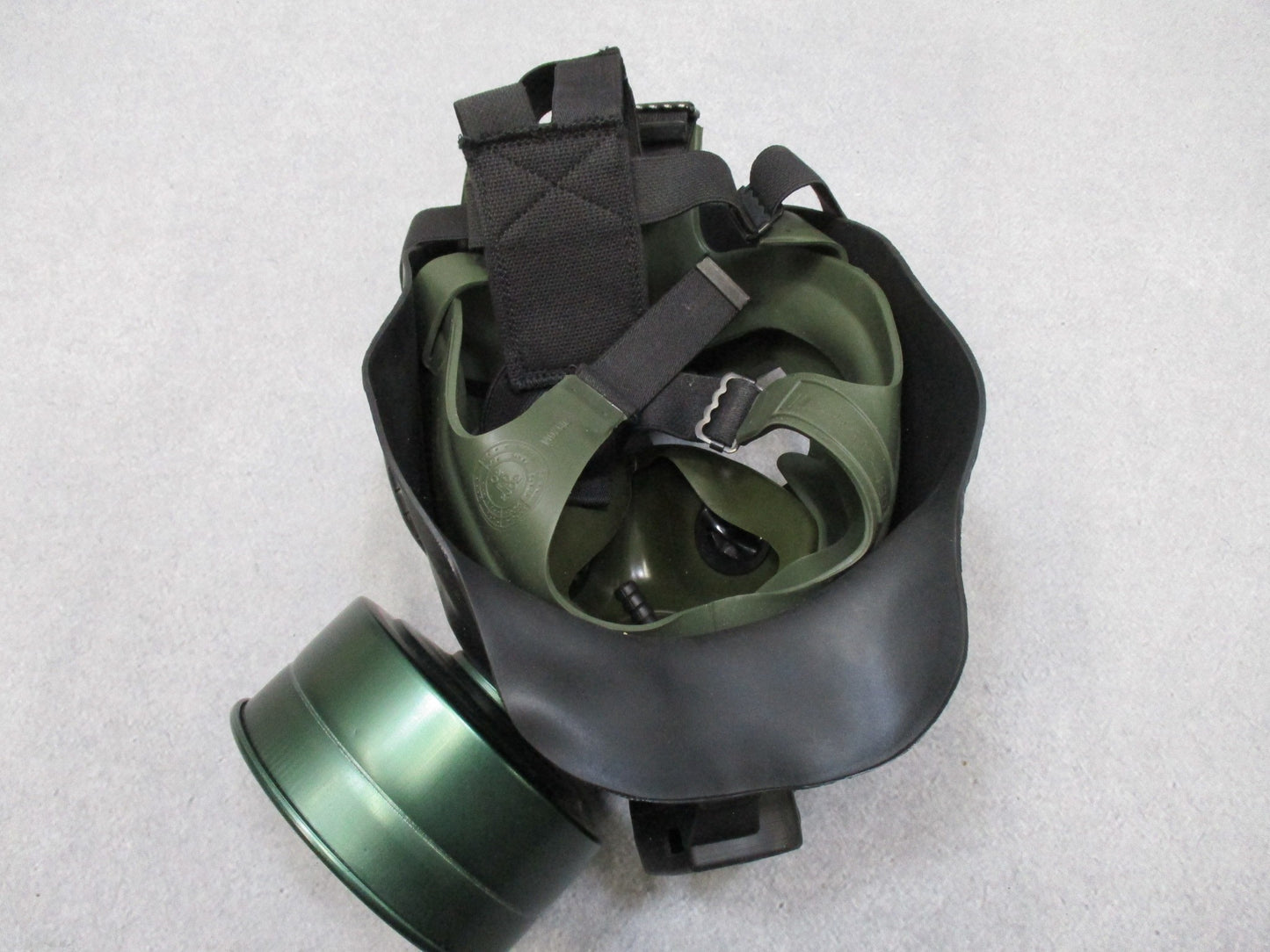 Centex Military Gear M40 gas mask with clear and dark lenses, medium size, includes bag and 40mm C2A1 filter.