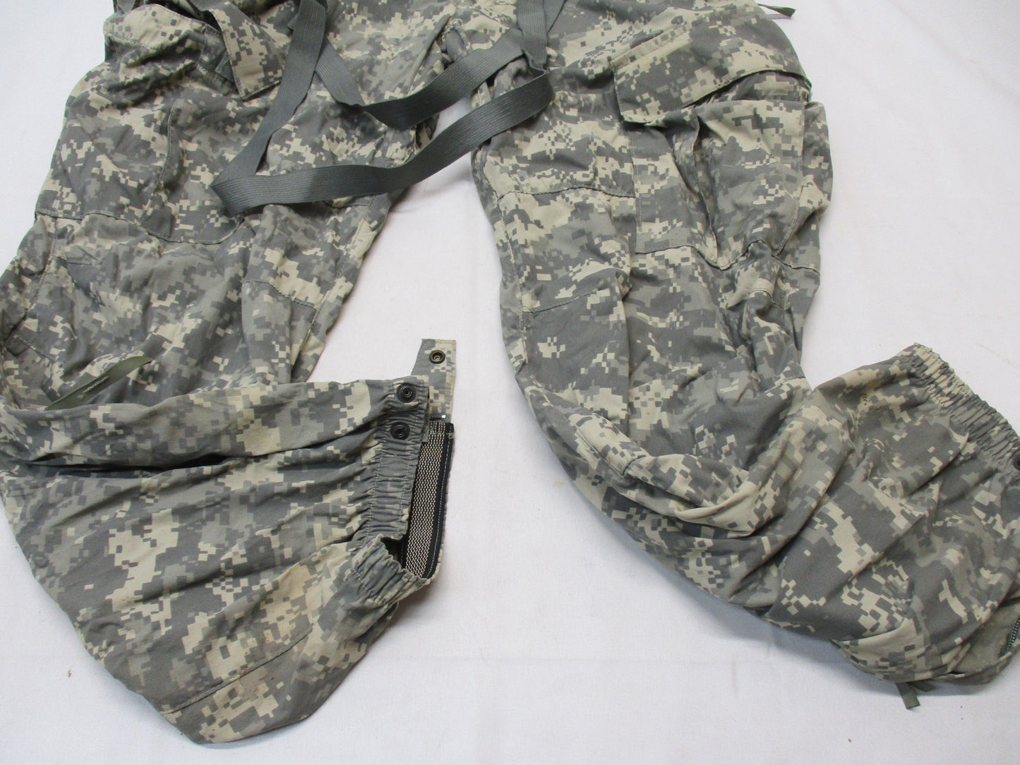 USED ARMY ACU DIGITAL LEVEL 5 SOFT SHELL TROUSER COLD WEATHER PANTS MEDIUM/REG