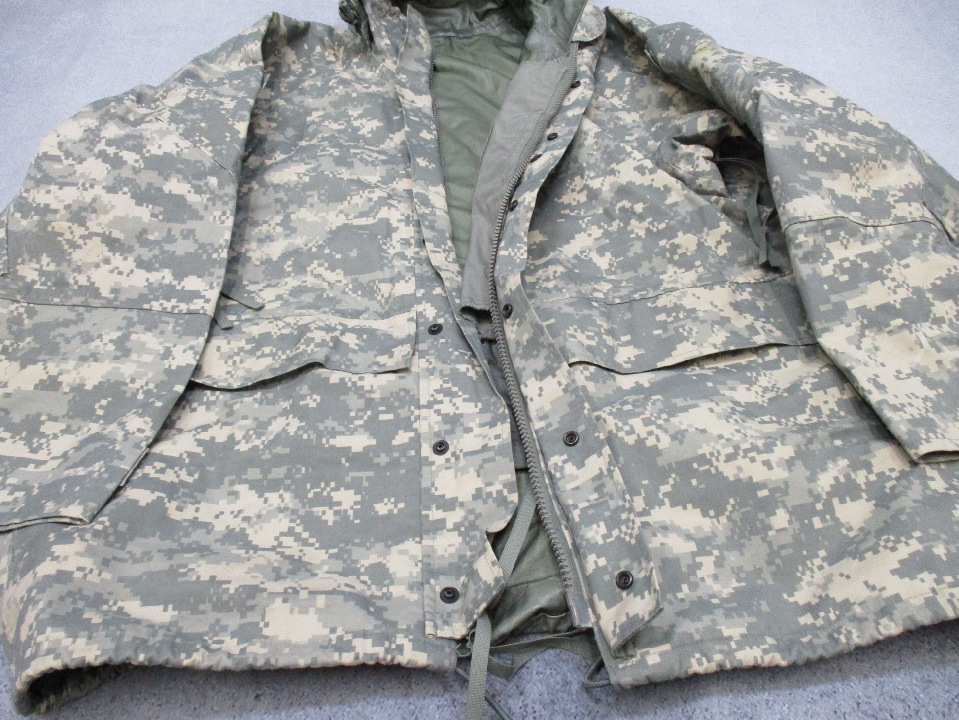 USGI Army ACU Digital Cold/Wet Weather GORE-TEX Jacket in large/regular size, made by Centex Military Gear, with digital camouflage pattern.