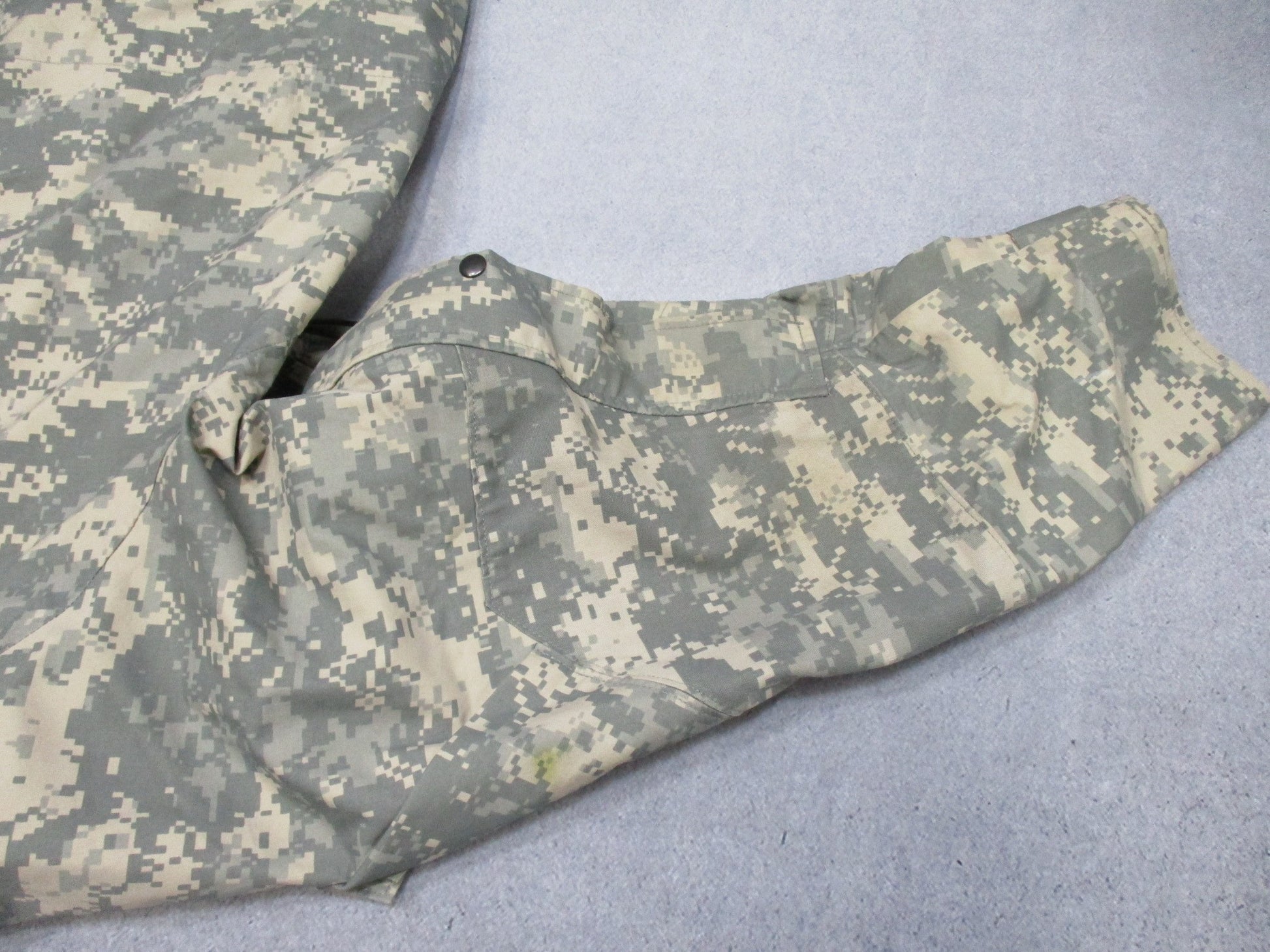USGI Army ACU digital camouflage Cold/Wet Weather GORE-TEX jacket, large/regular size, by Centex Military Gear.