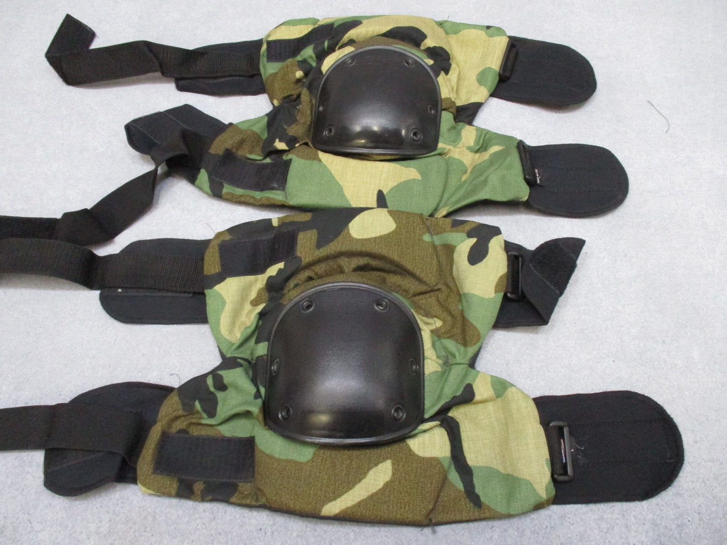 Centex Military Gear BIJAN'S BPE military knee pad set with thick tactical pads, woodland camouflage, large size, heavy-duty construction.