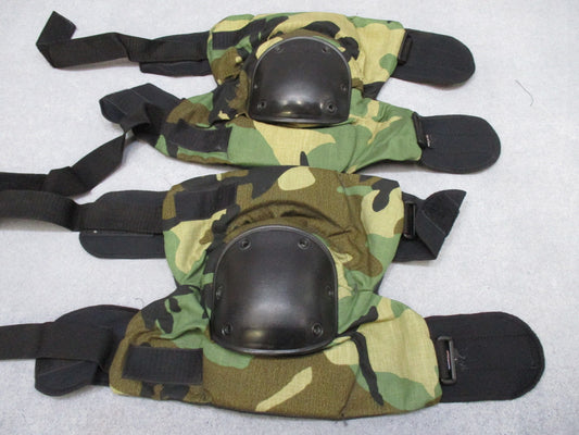 Centex Military Gear BIJAN'S BPE military knee pad set with thick tactical pads, woodland camouflage, large size, heavy-duty construction.