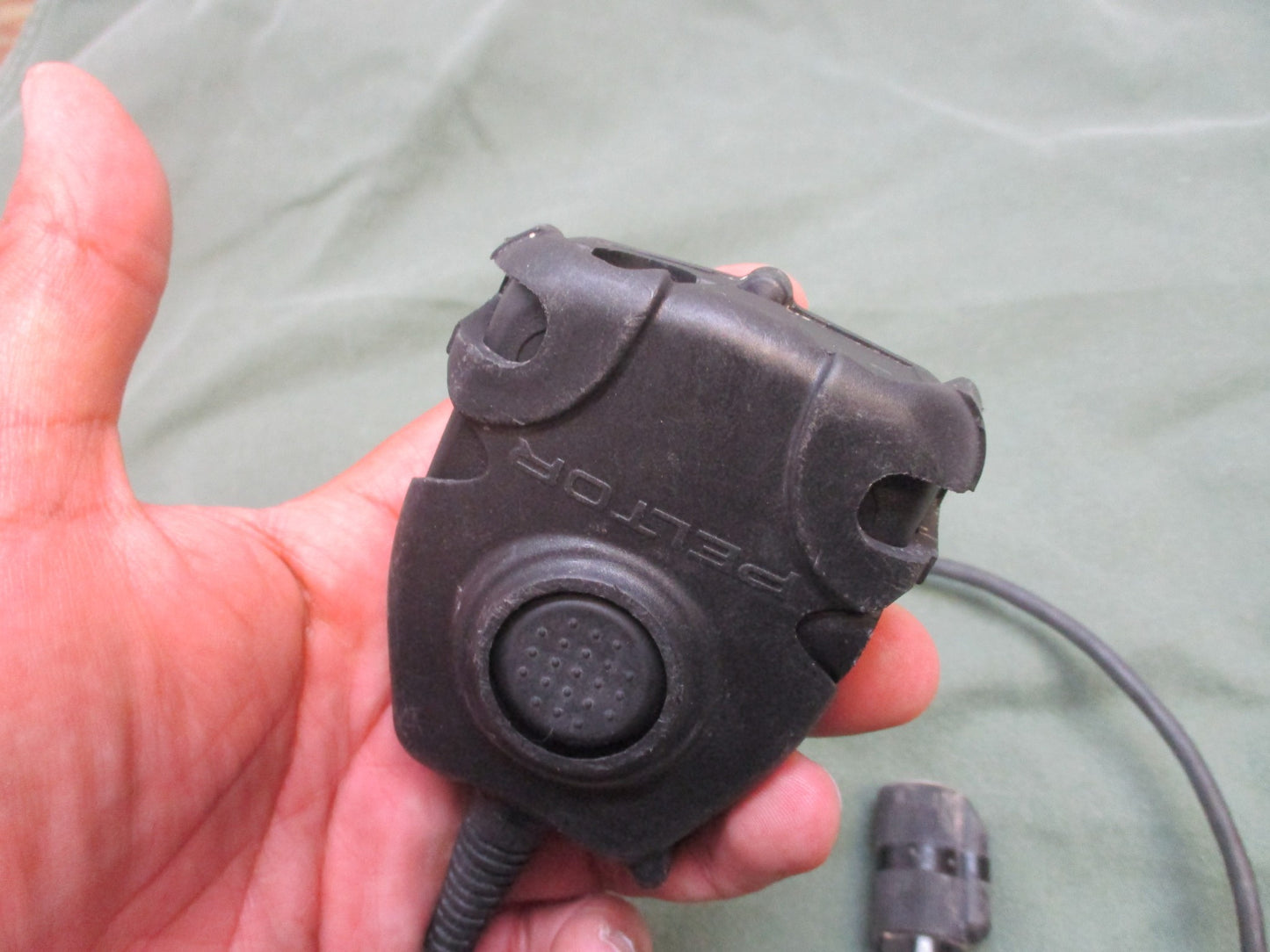 USED PELTOR PTT SWITCH PUSH BUTTON SINGLE COMMS TACTICAL RADIO HEADSET 6-PIN - Centex Military Gear