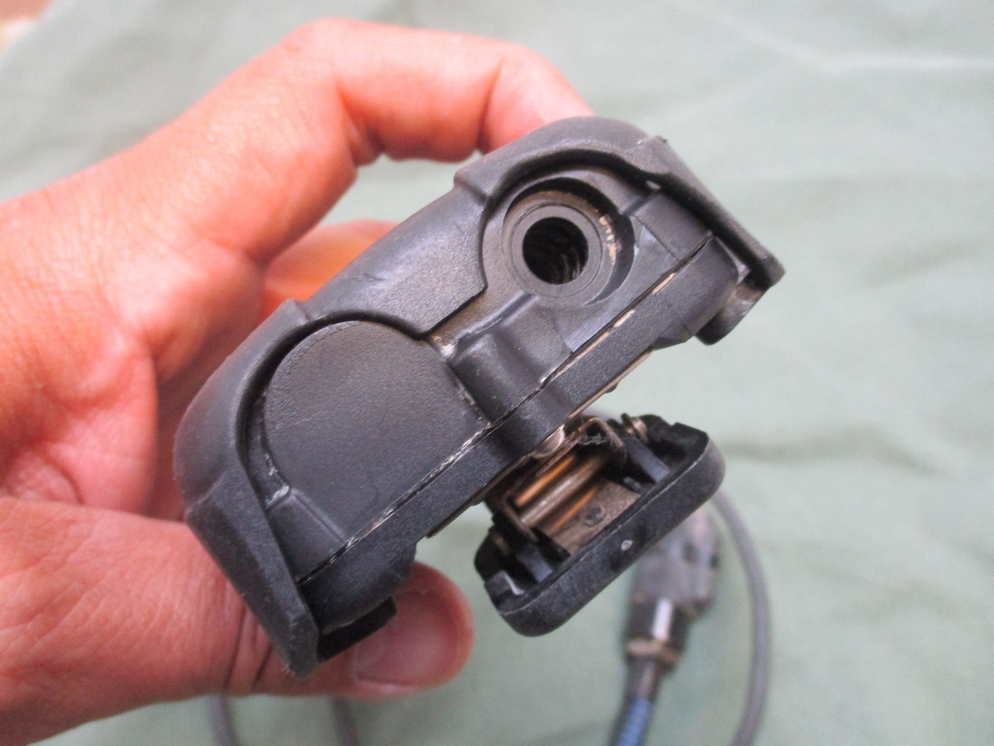 USED PELTOR PTT SWITCH PUSH BUTTON SINGLE COMMS TACTICAL RADIO HEADSET 6-PIN - Centex Military Gear