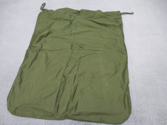 1979 MILITARY LAUNDRY BAG ARMY SURPLUS BARRACKS BAGS STUFF SACK GREEN DRAWSTRING