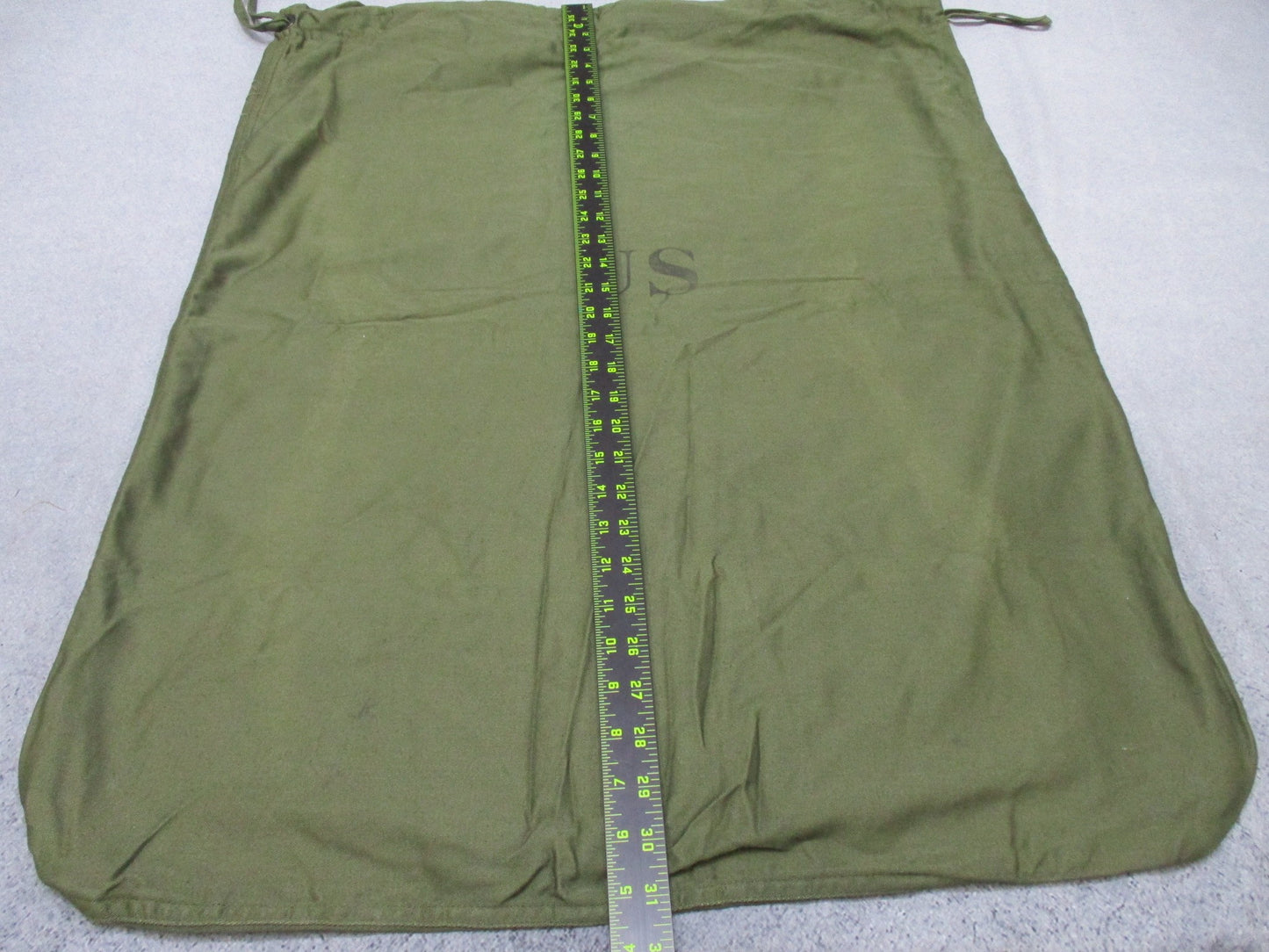 1979 MILITARY LAUNDRY BAG ARMY SURPLUS BARRACKS BAGS STUFF SACK GREEN DRAWSTRING
