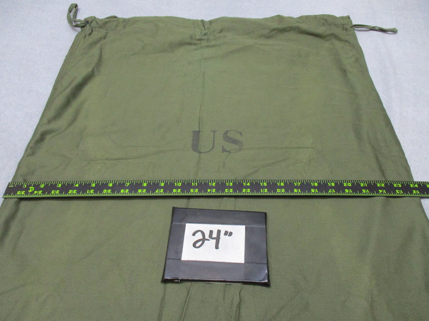 1979 MILITARY LAUNDRY BAG ARMY SURPLUS BARRACKS BAGS STUFF SACK GREEN DRAWSTRING
