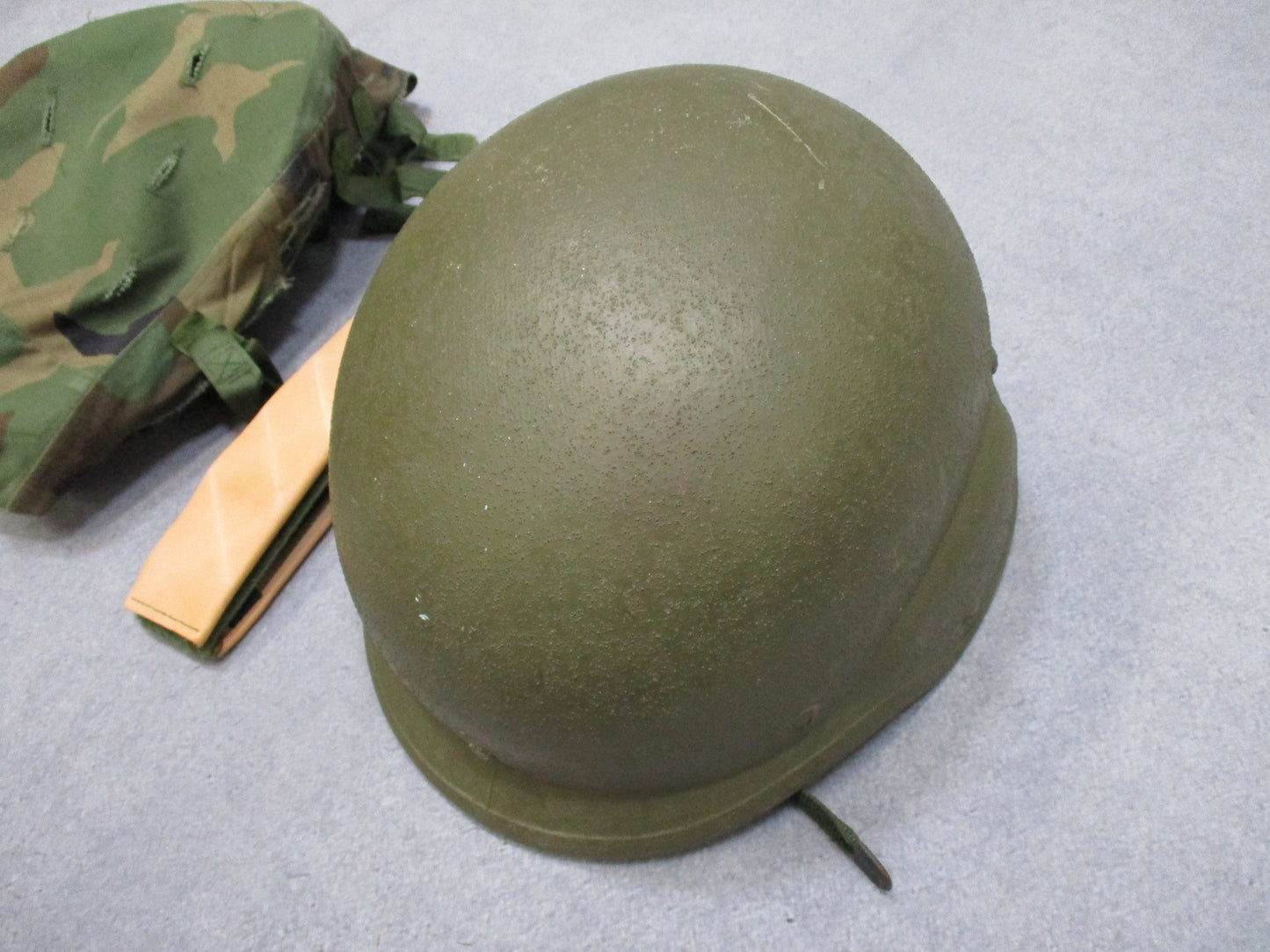 USED PASGT MADE W/ KEVLAR HELMET K-POT MEDIUM OD GREEN BALLISTIC SOLDIERS LID