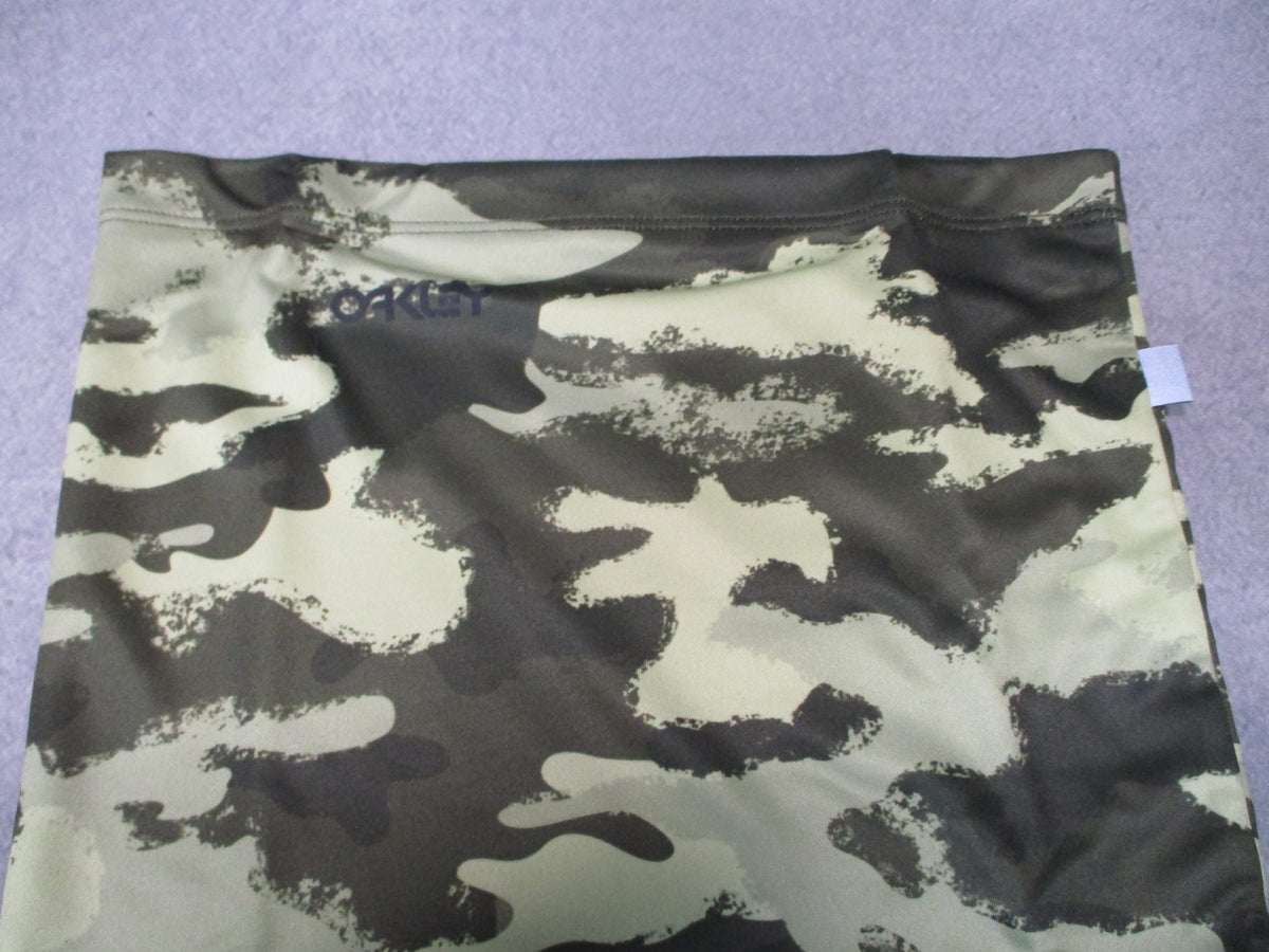 Oakley Hydrolix neck gaiter L/XL in painted green camo pattern, FOS900712, front view