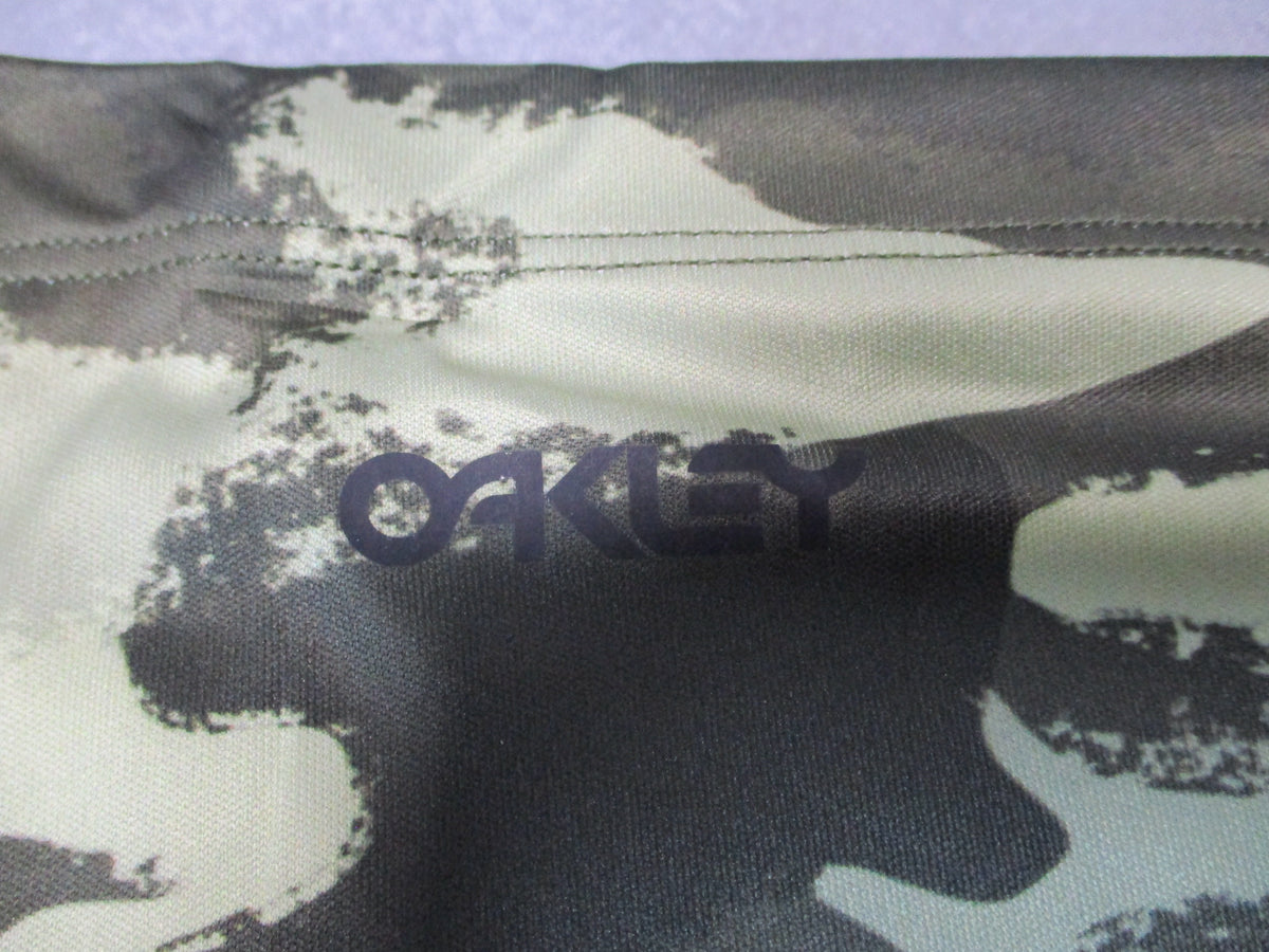 Oakley Hydrolix Neck Gaiter L/XL in painted green camo pattern FOS900712