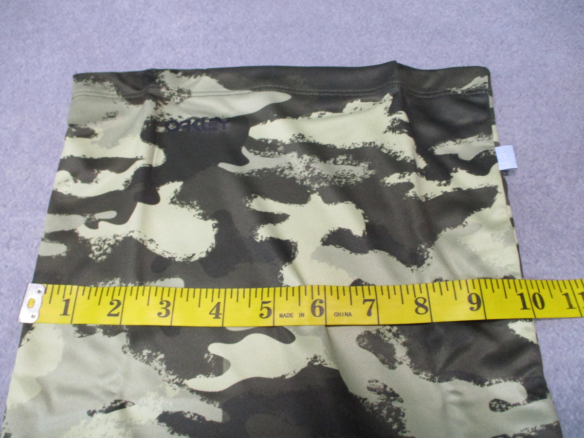 Oakley Hydrolix neck gaiter L/XL in painted green camo pattern, FOS900712