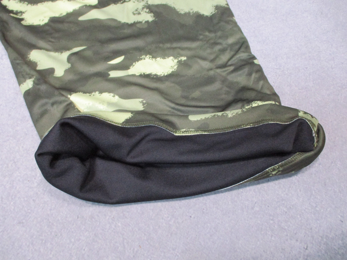 Oakley Hydrolix neck gaiter in S/M size with painted green camo pattern, FOS900712