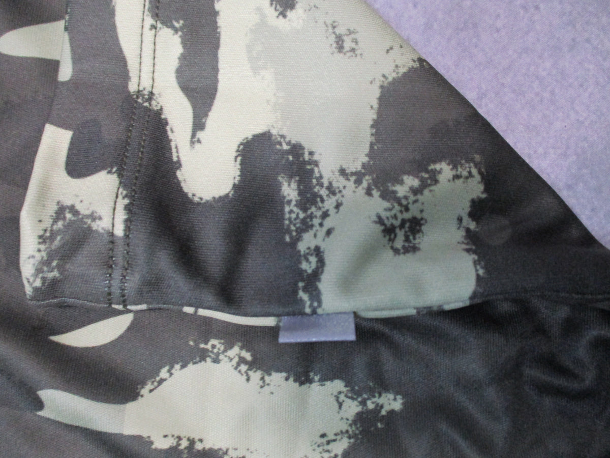 Oakley Hydrolix Neck Gaiter S/M in painted green camouflage pattern