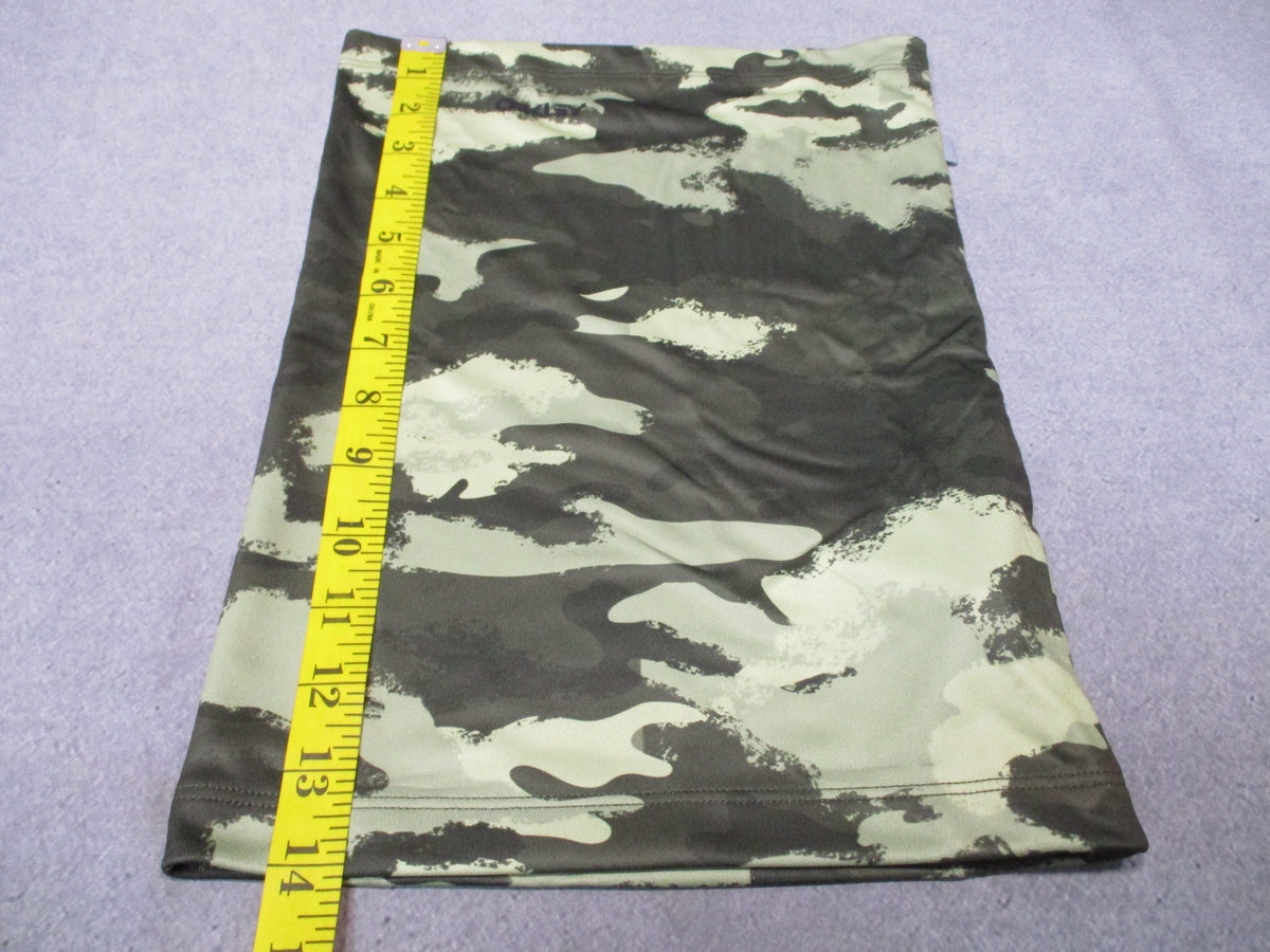 Oakley Hydrolix neck gaiter in S/M size with painted green camo pattern, FOS900712