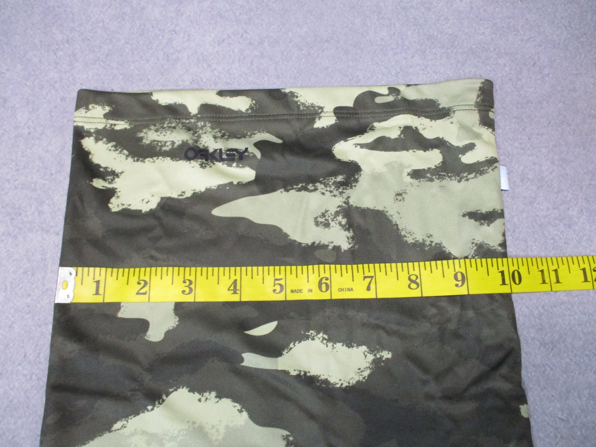 Oakley Hydrolix Neck Gaiter S/M in painted green camo pattern, FOS900712
