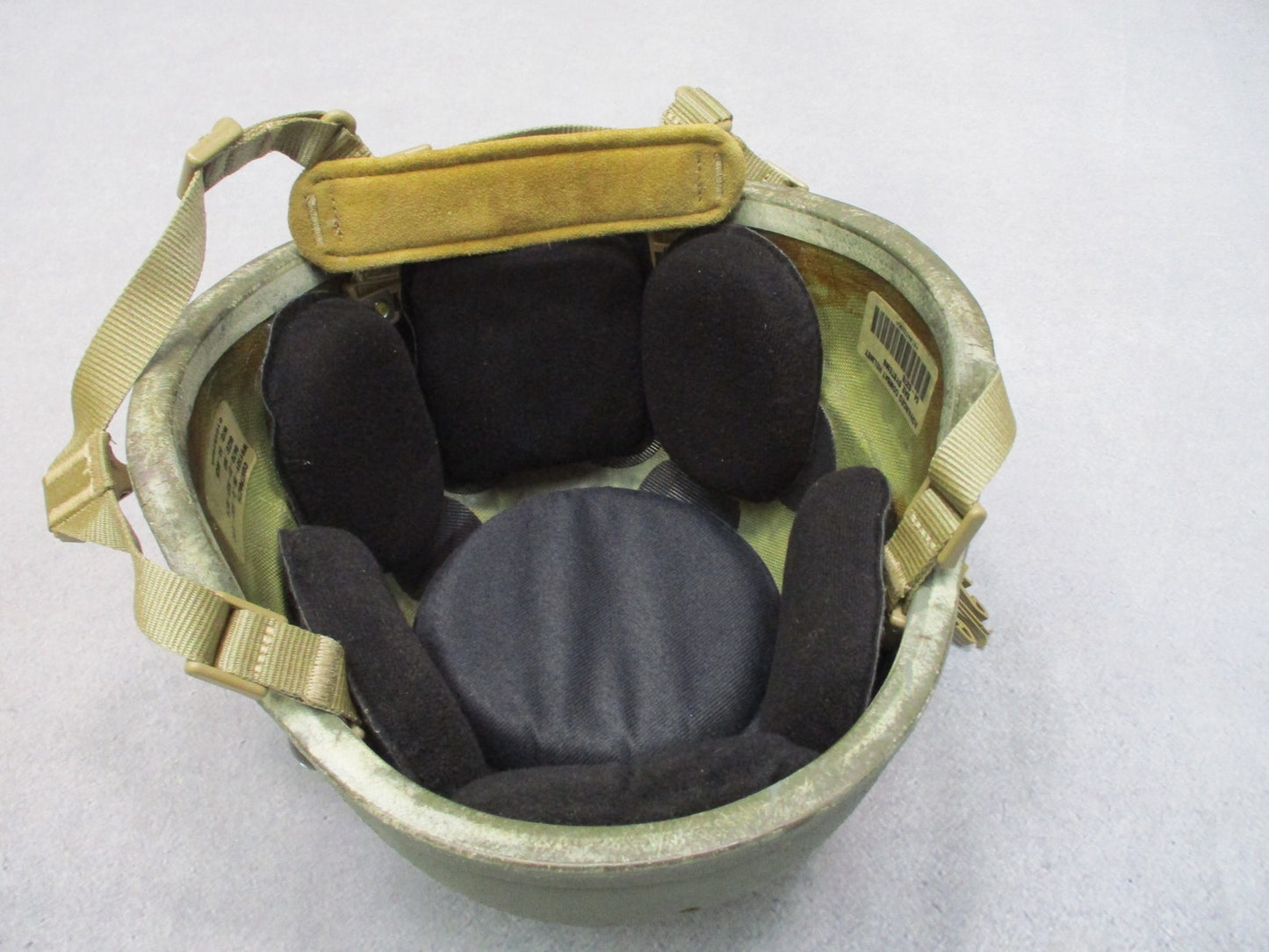 ACH Advanced Combat Helmet Size Medium Foliage Green w/ Pads Chinstrap Ballistic