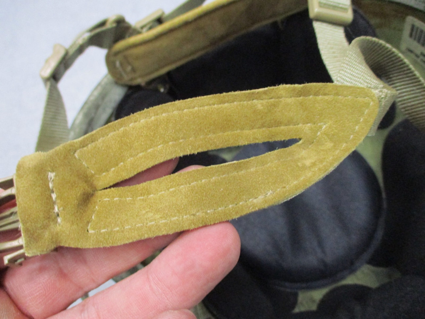 ACH Advanced Combat Helmet Size Medium Foliage Green w/ Pads Chinstrap Ballistic